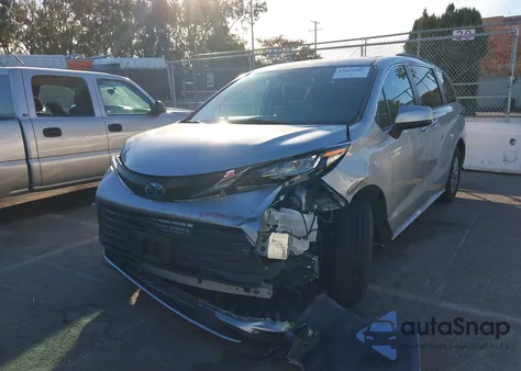 2023 Toyota Sienna Xle z USA, uszkodzony, nr VIN 5TDYRKEC7PS161315